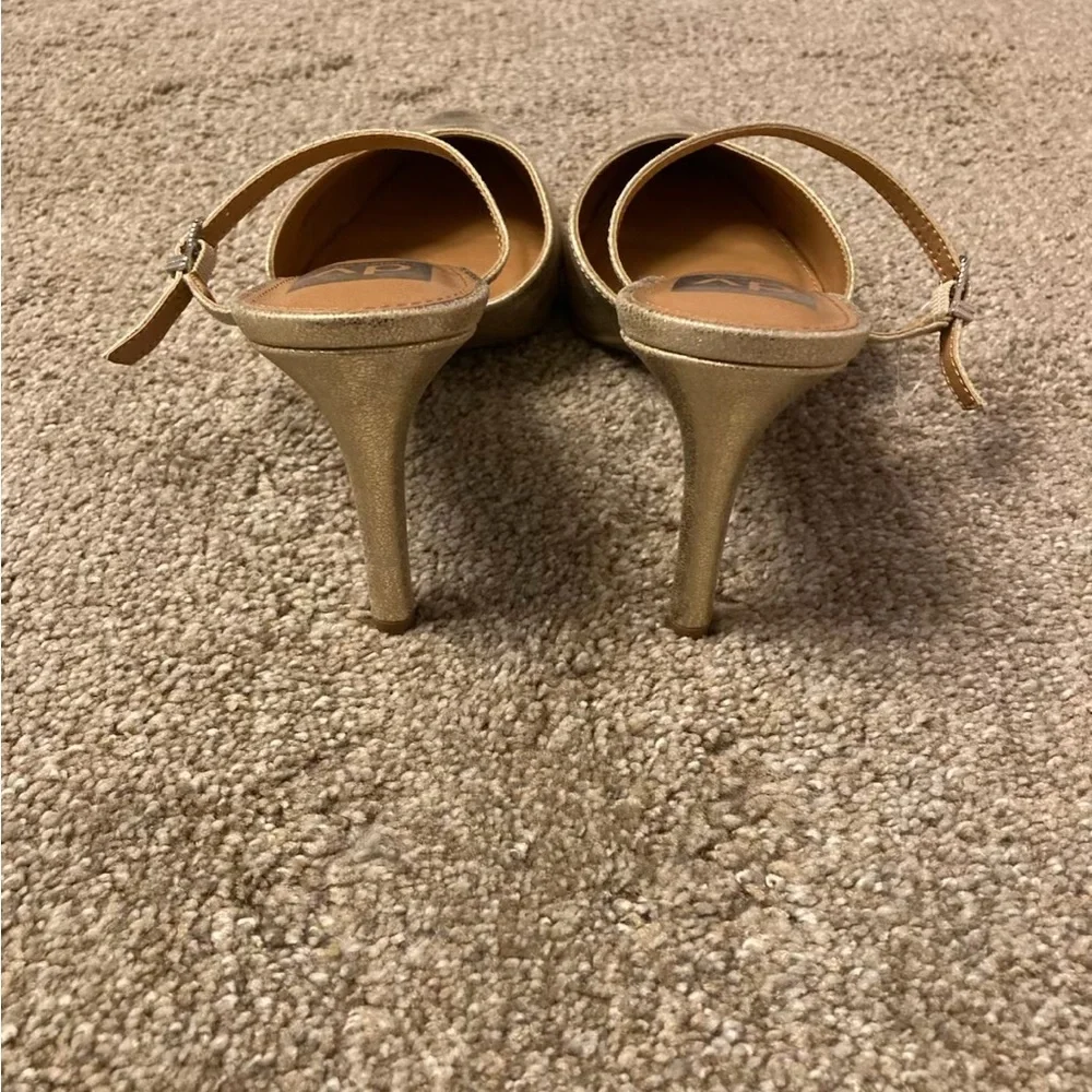 Dolce Vita Elley Gold Heels Pointed Toe. Slip On Size 8.5 M 3.5in heel NWOT - Picture 6 of 9